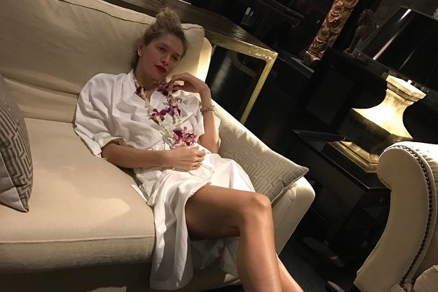 Вера Брежнева восхитила пляжным фото