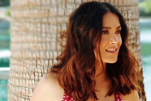 Сальма Хайек показала себя без макияжа