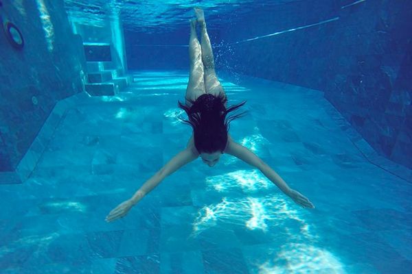 Настя Каменских поразила фигурой в бикини