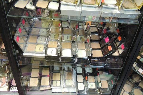 Лучший подарок для женщин — косметика