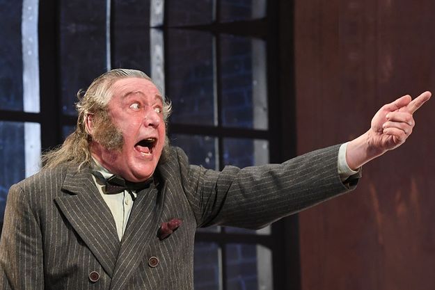 Михаил Ефремов обматерил со сцены зрителей