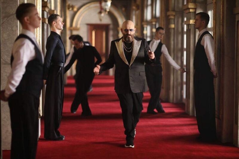 Клип «Повторяй за мной» на стихи Михаила Гуцериева на YouTube набрал более 10 млн просмотров