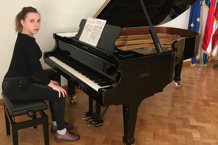 Юная пианистка из Хакасии открыла новые горизонты благодаря АО «СУЭК»