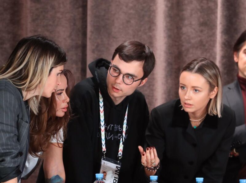 Ведущие журналисты и блогеры России ответили на вопрос Лизы Анохиной