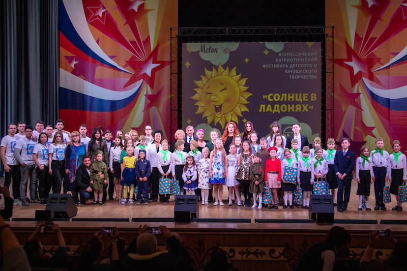 «Родину любим! Миром дорожим! Память сохраним!» — девиз патриотического фестиваля «Солнце в ладонях»