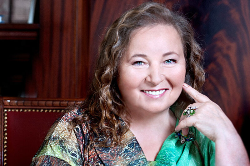 Писатель Евдокия Лучезарнова рассказала о секрете женского магнетизма