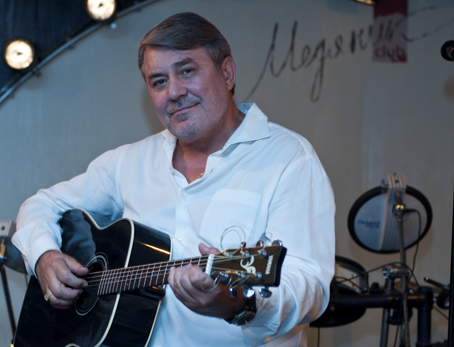 Михаил Гуцериев написал песню для шансонье Владислава Медяника