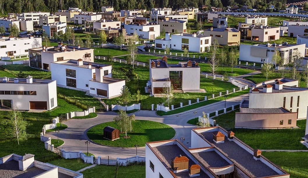 Коттеджный поселок «Березки» близок к завершению работ по благоустройству