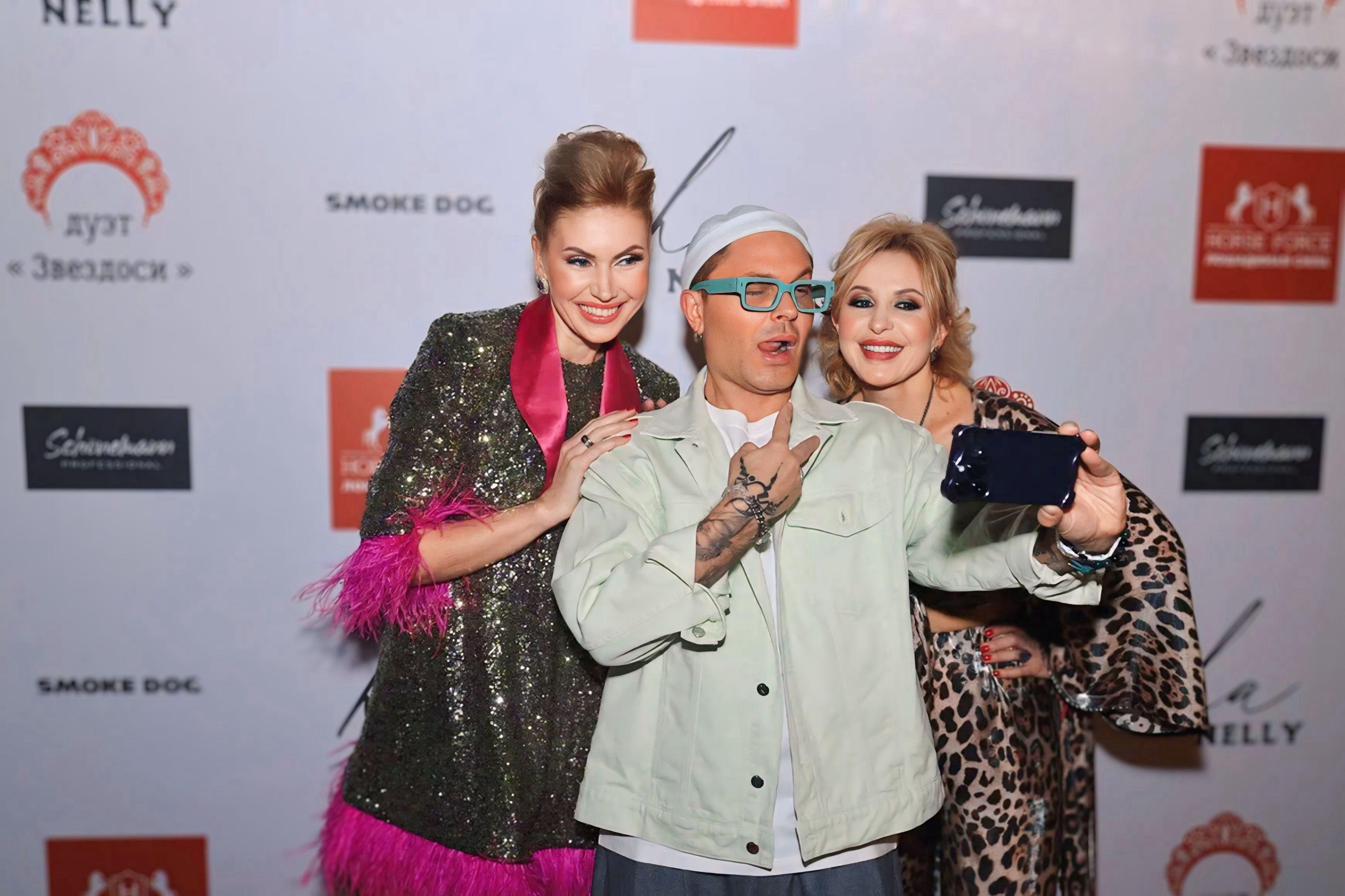 Вечер в русском народном стиле. Лана Демидова и Вика Чертина представили новую песню